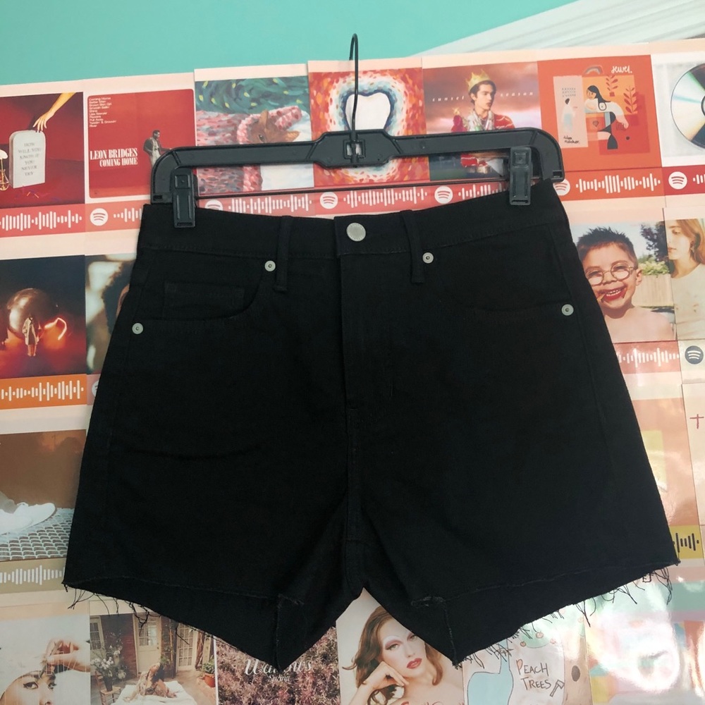 HIGH RISE BLACK SHORTS